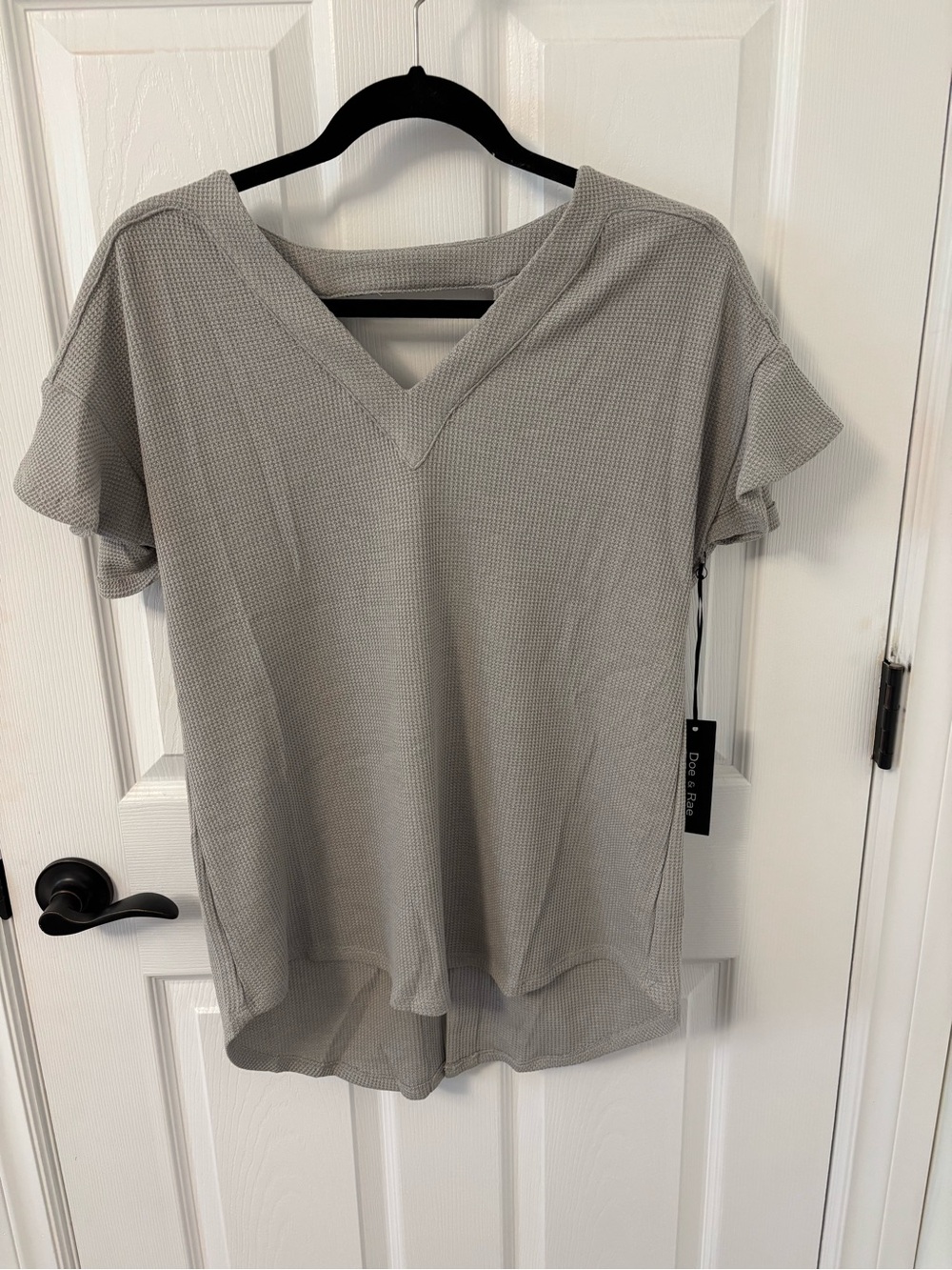 NWT Doe & Rae Light Gray V-Neck Waffle Knit Top